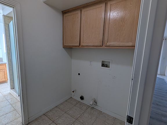 3rd image of 9352 Cedar St