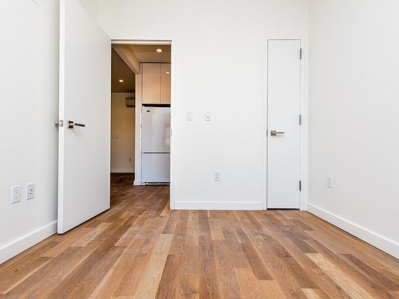 5th image of 555 Graham Ave #5D