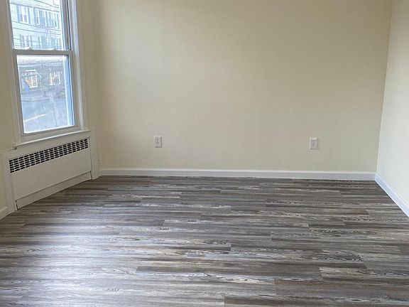 4th image of 171 Lockwood Ave #2