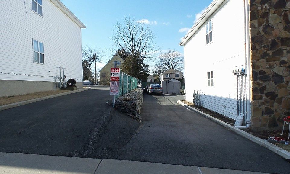 2nd image of 542B Buchanan Ave