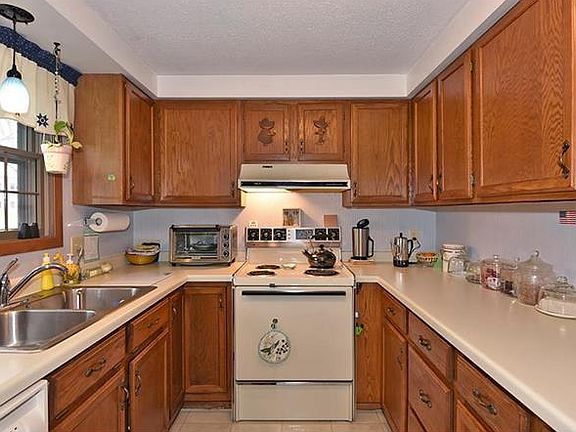 3rd image of 1328 Greenwood Pl