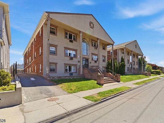2nd image of 816-826 W Grand St #3B