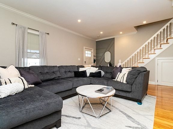 2nd image of 189 Shirley St Unit 1