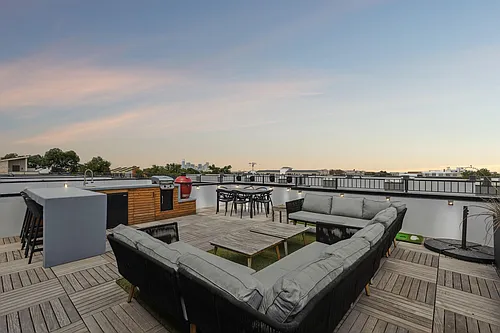 422 W 9th St #106 Photo 1
