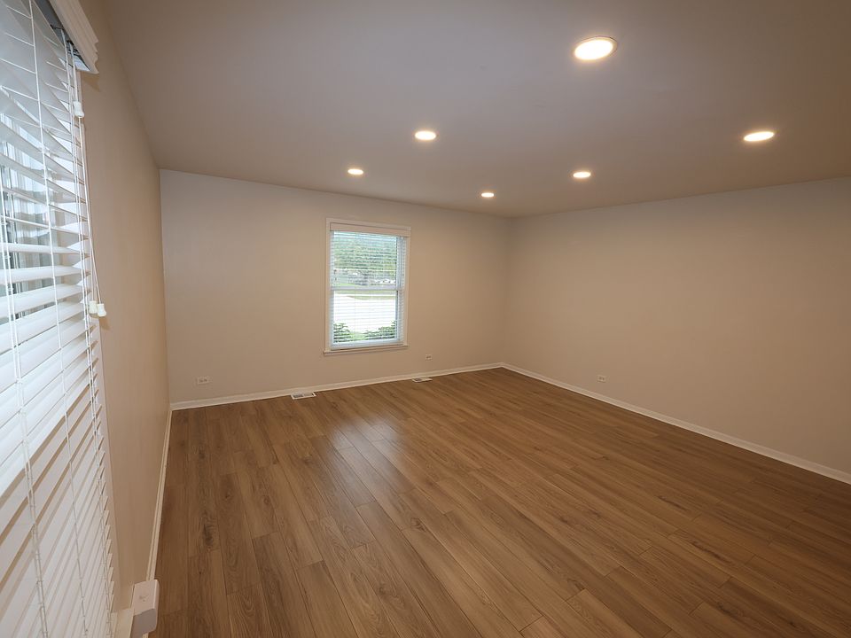 1st image of 503 E Valley Ln
