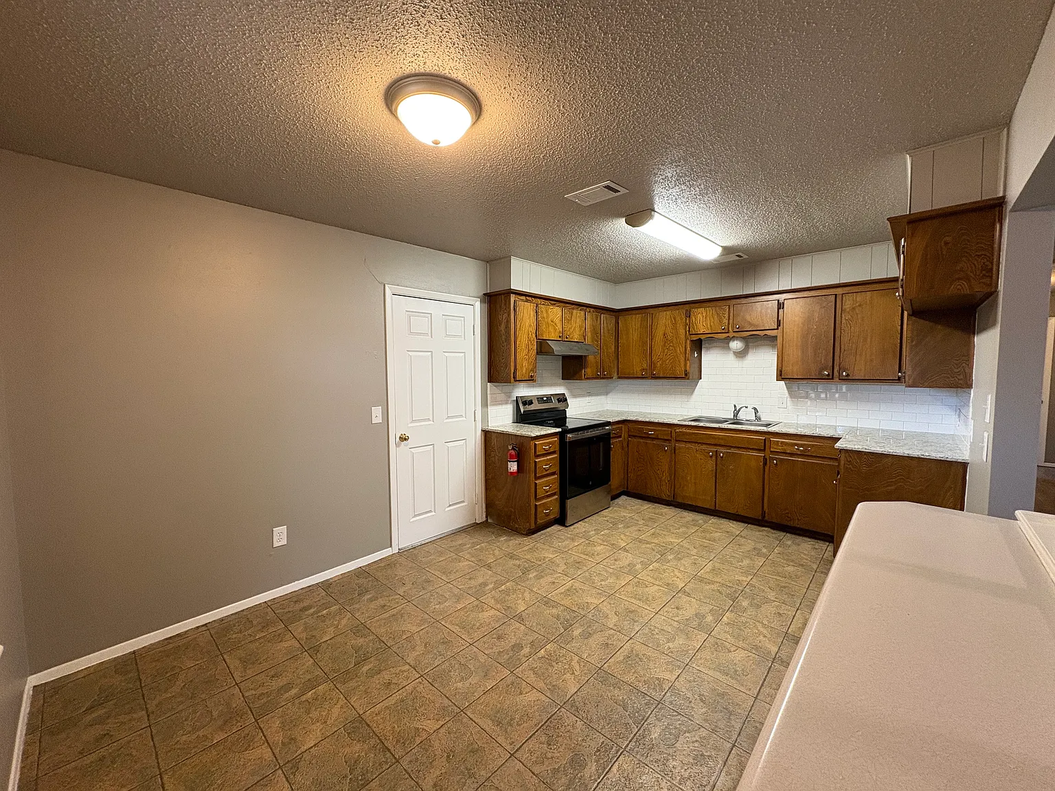 3 bed, 1152 sqft, $1,600 — Photo 3