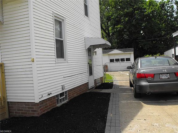 2nd image of 254 E 204th St