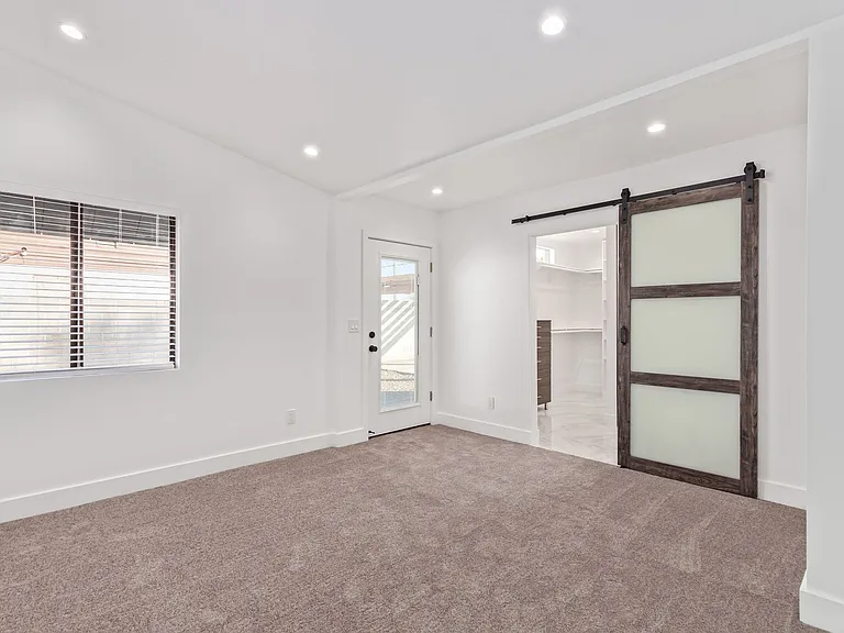 2817 N 29th Pl — Photo 21