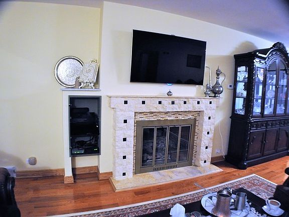 5th image of 6637 N Cicero Ave