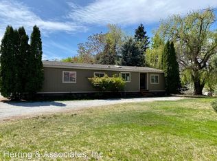 988 4th St SE, East Wenatchee, WA 98802