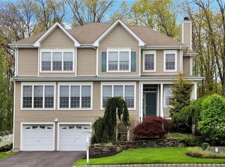 7 Ainsley Ct, Highland Mills, NY 10930