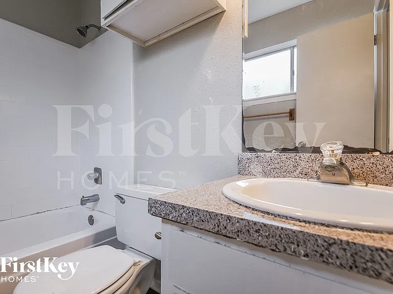 2718 N Brompton Dr — Photo 9