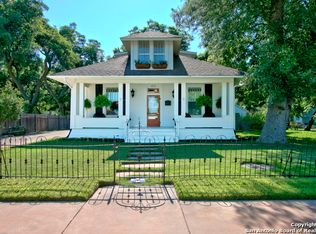 413 N River St, Seguin, TX 78155
