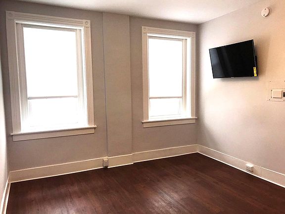 3rd image of 240 Richmond Ave #13