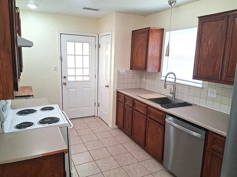 Kitchen (1)