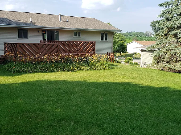 3870 Hillcrest Rd — Photo 4