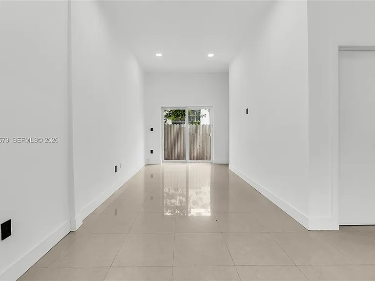 1011 SW 7th St #2 — Photo 30