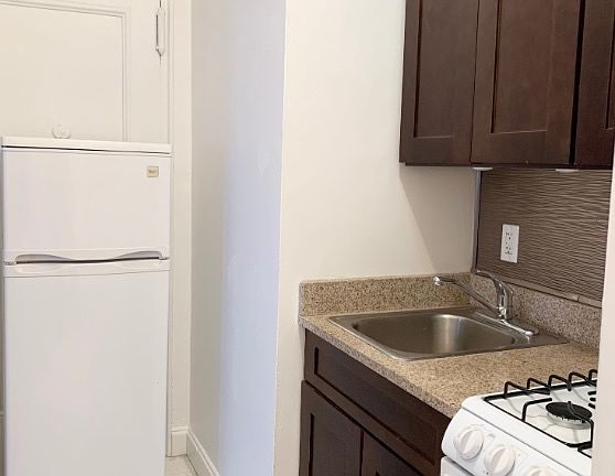 5th image of 14 E 80th St APT 4A