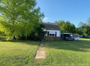 610 W Apache St, Lindsay, OK 73052