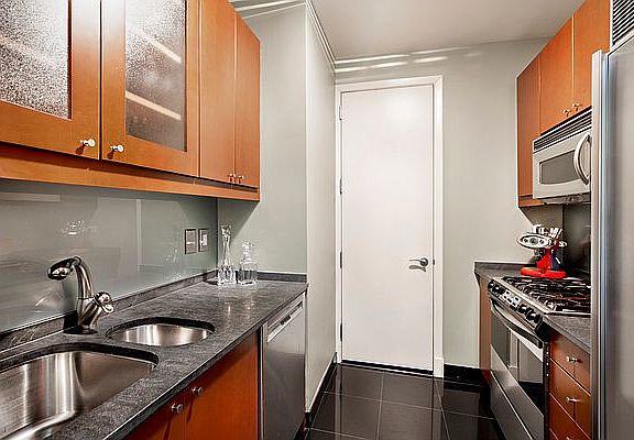 4th image of 230 W 56th St APT 56D