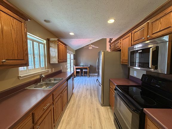 4th image of 528 Windy Rd