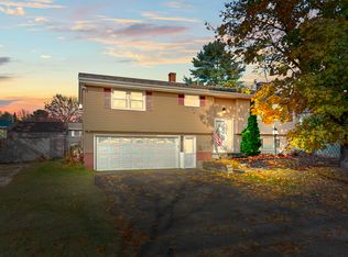 12 Treemount Dr, Lewiston, ME 04240