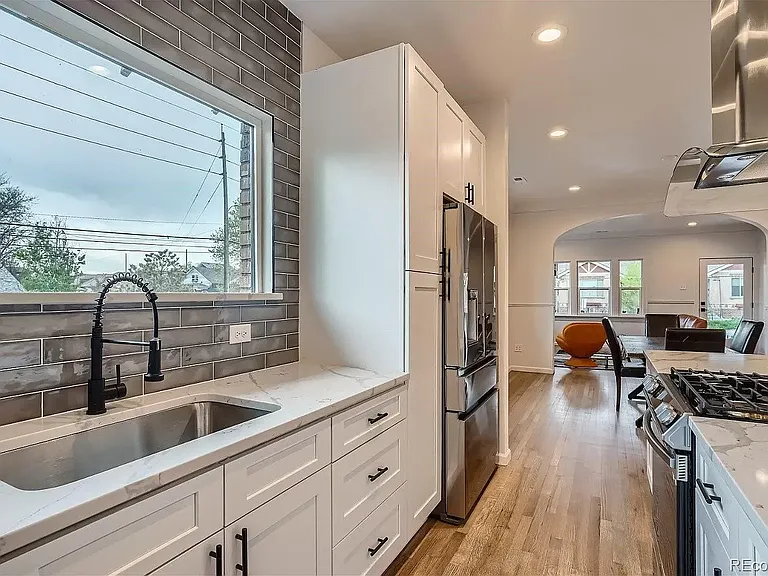 1400 Perry St — Photo 2