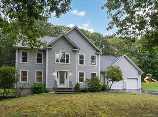 7 Tanglewood Dr, East Lyme, CT 06333