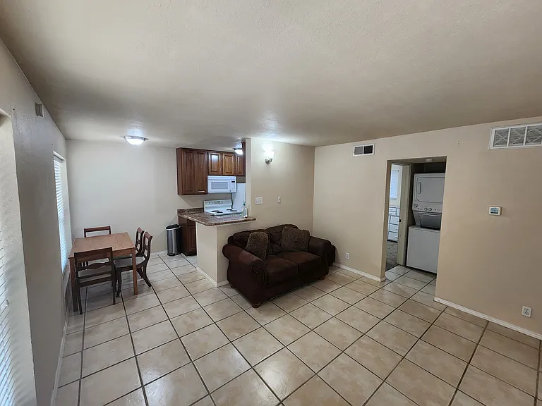2220 Leon St #101B — Photo 3