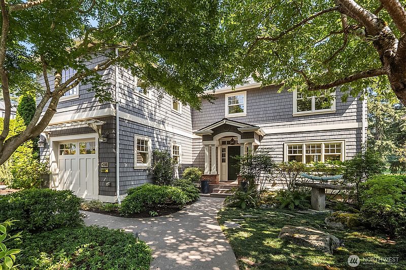 2nd image of 2018 Broadmoor Drive E