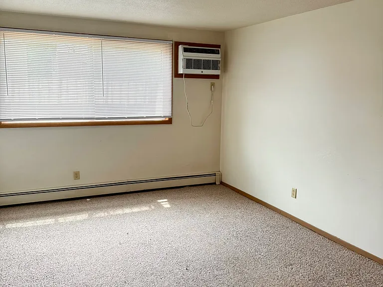 612 E Court St #11 — Photo 5