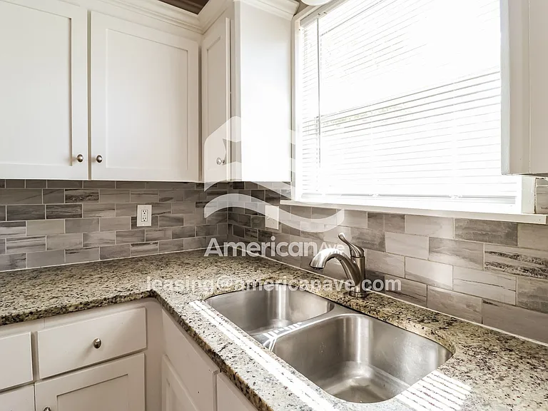 1530956_006_kitchen_7.jpg