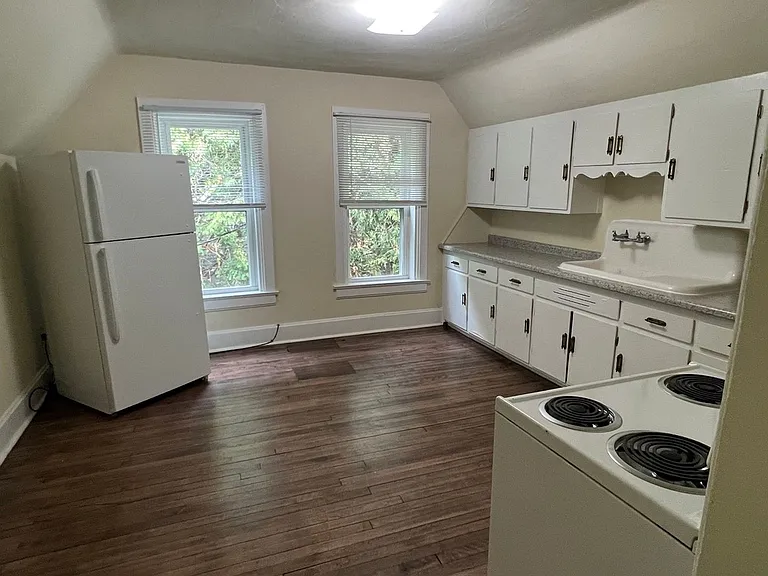 914 Jefferson St — Photo 8