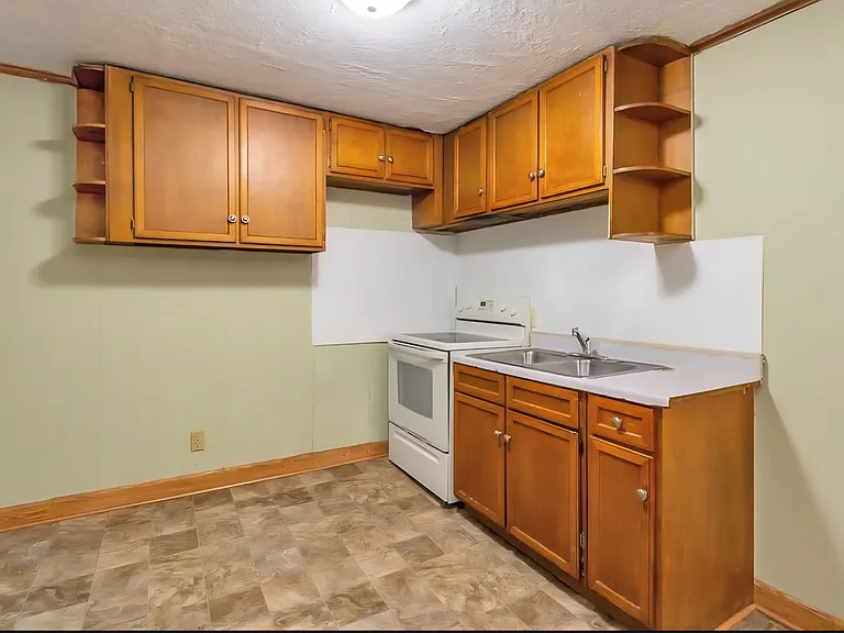 824 12th St NW #C — Photo 2