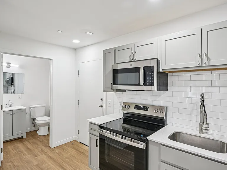 Hamilton Apartments — Photo 20