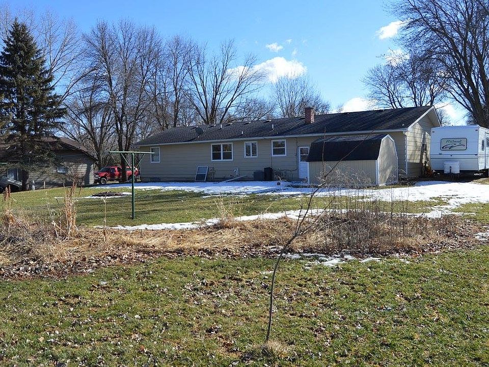 2nd image of 405 4th St NE