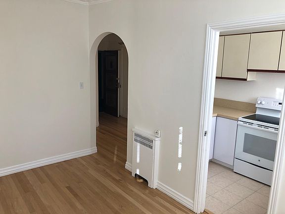 2nd image of 1690 Beach St APT 202