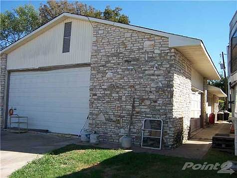 8210 St Pk Rd detached garage