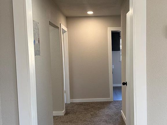 5th image of 907 E 15th St