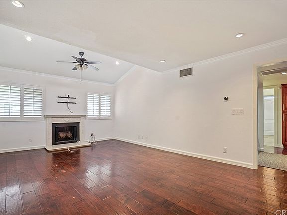 3rd image of 22131 Burbank Blvd Unit 7