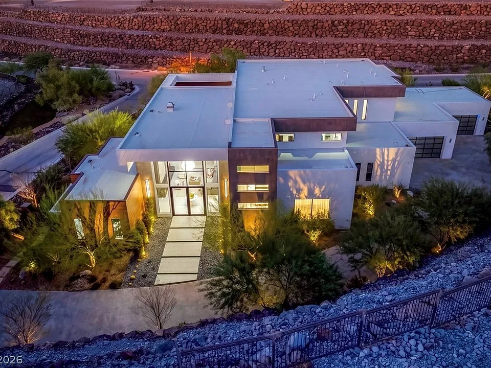 1 Sanctuary Peak Ct