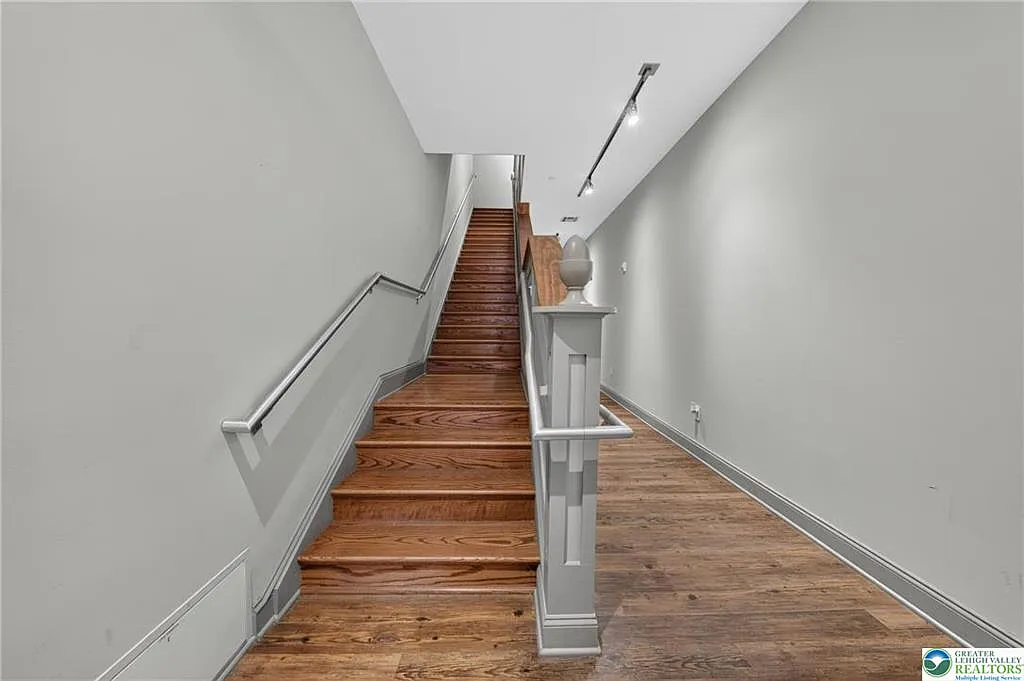 2 bed, 805 sqft, $2,200 — Photo 4