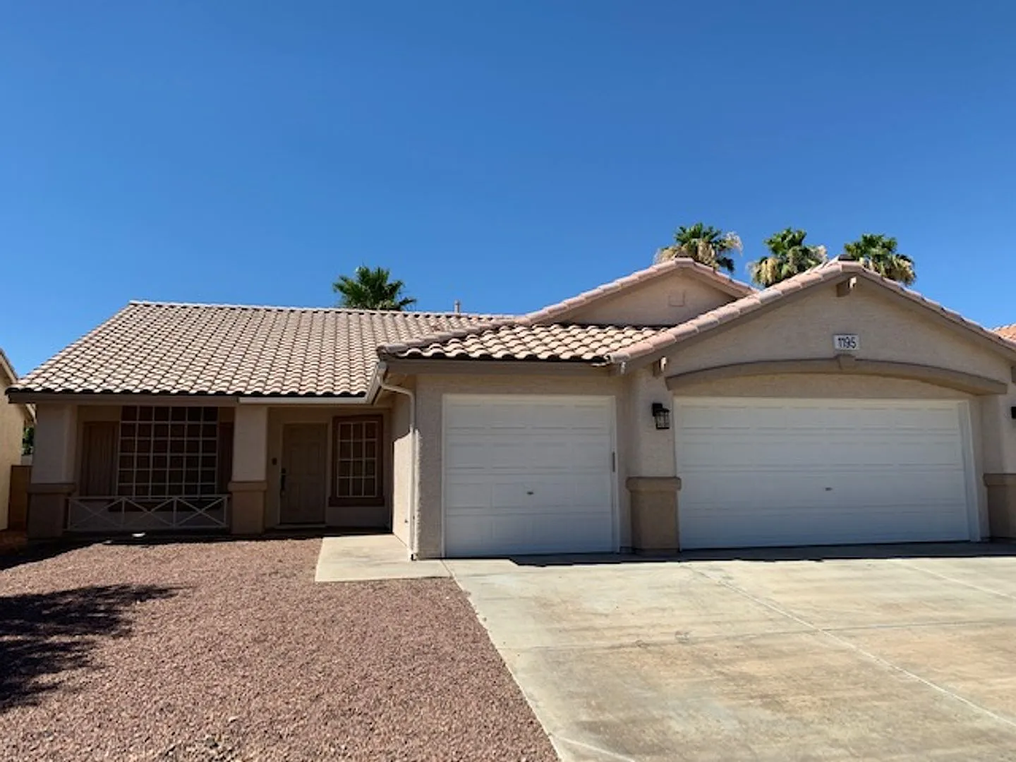 Single Story With A 3 Car Garage In Henderson — Photo 1