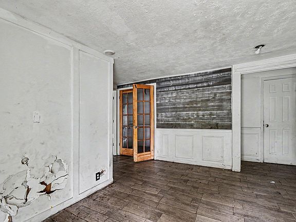 5th image of 710 Patterson Dr