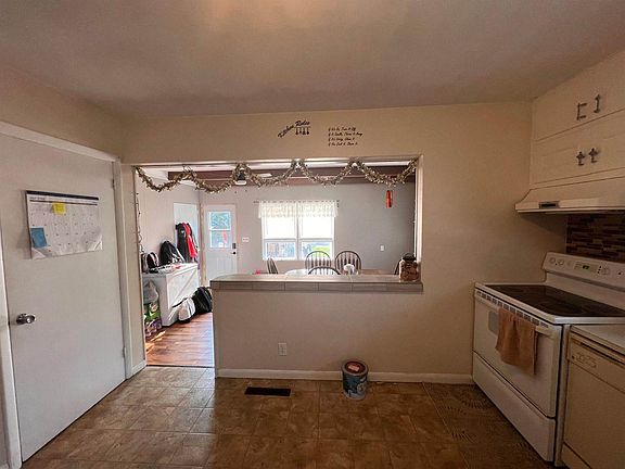 4th image of 523 8th St NE
