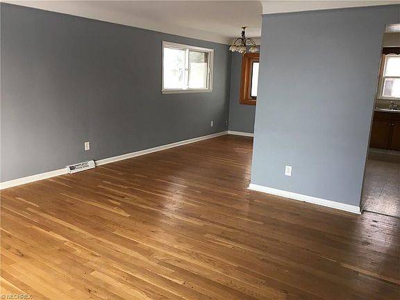 4th image of 16009 Shirley Ave