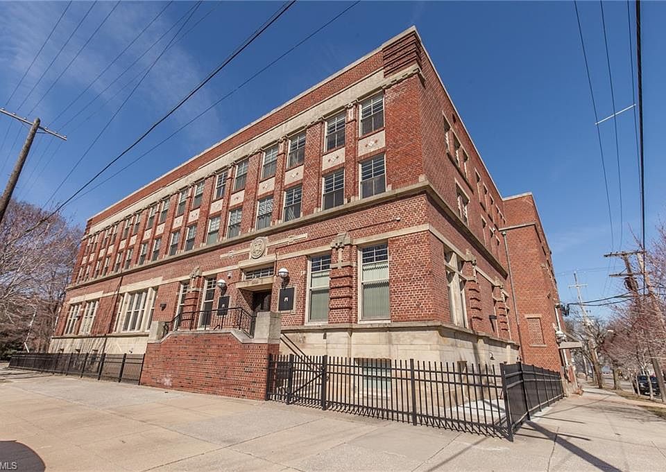 1st image of 3200 Franklin Blvd #112