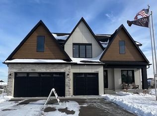 11068 Kingsview Ln N, Osseo, MN 55369