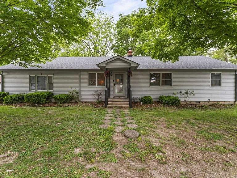 2302 Porter St — Photo 2
