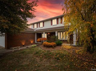 16213 Haverhill Dr, Macomb, MI 48044